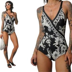 LANDS END 90s Swimsuit One Piece Wrap Front Black/White Floral Size 12